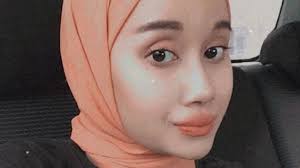 Nah untuk mengurangi hal tersebut, berikut cara mudah dan efektif atasi rambut rontok. Wanita Berhijab Ini Mirip Ariana Grande Warganet Syukron Next