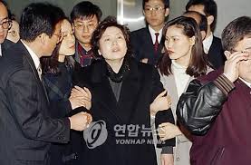 이철희, 장영자 부부가 건설업체와 접촉하여. í°ì† ìž¥ì˜ìž ë˜ ì‚¬ê¸° í˜ì˜ë¡œ ì§•ì—­ 4ë…„ í™•ì • ë„¤ ë²ˆì§¸ ìˆ˜ê° ì—°í•©ë‰´ìŠ¤