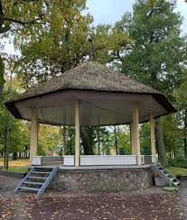De muziekkoepel op het marktplein te Emmen, gebouwd in 1934.