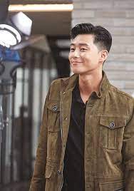 His hair stylist uhm jeong mi revealed all of the secrets. ë°•ì„œì¶˜ Park Seo Joon Park Seo Joon Abs Korean Men Hairstyle Park Seo Joon Instagram