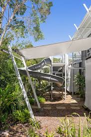 Tim ditchfield senior architect oskar booth said the current generation of architects have been influenced by the likes of glenn murcutt and gabriel poole without even knowing it. Stradbroke Island House An Award Winning Permanent Campsite Is Architect Gabriel Poole S Ode To A Light Touch