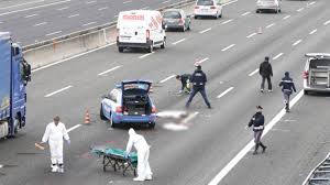 Un autoarticolato ha invaso completamente le corsie dopo essersi. Cronaca Tragico Incidente Sull A1 Alle Porte Di Napoli Perde La Vita Un Motociclista Quotidiano La Sud
