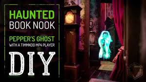 Pin By Gente De Massinha On Disney Haunted Mansion In 2020 Book Nooks Nook Haunting