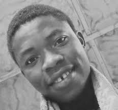 I don't think this December go sweet like 😜😜 These angry fowls are ready  and desperate to protect themselves and their loved ones 😁😁😁💪 Follow  Chukwumaife comic stories for more memes and