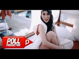 Download Hande Yener Deli Bile Official Video From Youtube Bedava Video Indir Yener Muzik Videolari Muzik