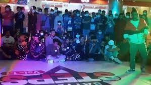 Battle Of Steps At Jamuna Future Park To Be Fit Battle Funny Gif Park