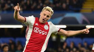 Thông tin van de beek chuẩn bị man utd xuất hiện khiến không ít người cảm thấy bất ngờ. Bersahabat Donny Van De Beek Sebut Ezra Walian Striker Haus Gol Kumparan Com
