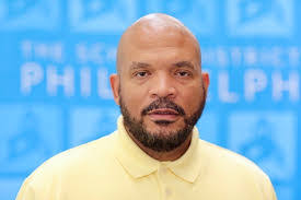 Robert Morris's Instagram, Twitter & Facebook