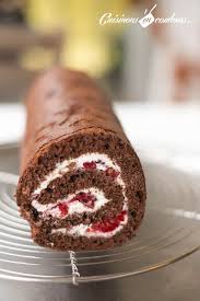 Buche Au Chocolat Et Aux Framboises Cuisinons En Couleurs Recette Buche Au Chocolat Buche Chocolat Framboise Roule Au Chocolat
