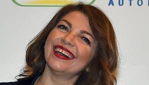 She has sold nearly 7 million copies of her albums. A Casa Di Cristina D Avena Romantica E Con Atmosfere Retro Dilei