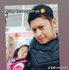 Saatnya ngopi sore nih, guys, biar tetep semangat menghadapi hari Senin.  Enaknya sambil ditemenin lagu-2 kesukaan dan banyolan penyiar dari radio  favoritmu. Nggak bawa earphone? Nggak masalah kalo kamu pake #Redmi7A,  soalnya