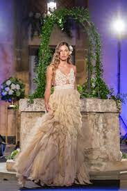 Vuoi una sedia in particolare, ti sei innamorata di quelle luci che sembrano. Abiti Da Sposa Colorati I Bridal Dresses Glamour E Alternativi