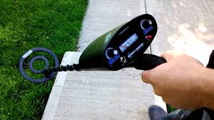 It is a device that can detect treasures in highly mineralized and extreme ground conditions, but what does it have to offer? Bounty Hunter Tracker Iv Metal Detector Youtube