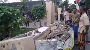 Untuk mengantisipasi kekosongan kepala daerah, pemprov banten telah menyiapkan pelaksana harian atau plh. Breaking News Tembok Nama Sdn Pakintelan 01 Gunungpati Semarang Runtuh Timpa 2 Siswa 1 Meninggal Tribun Jateng