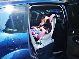 Gerade jungen ahmen den vater nach und vieles was sie tun, spiegelt sich in ihrem kind wieder. Sicherheit Im Auto Warum Reboarder Gut Fur Eure Kinder Sind 10 Weitere Antworten Auf Haufige Eltern Fragen