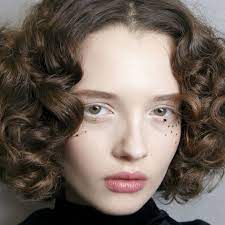Use volumizing mousse or hairspray to coat most of your hair with a thin layer. 10 Ways To Get Curly Hair Without Heat Hair Straighteners Or Heated Curlers