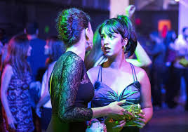 Résultat de recherche d'images pour "la belle et la meute"