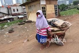 Ruang tamu rumah orang miskin desainrumahid com. Kriteria Fakir Miskin Republika Online