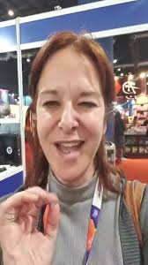 @waldhuterlibros , Stand 410, Pabellón Azul, @ferialibroba , @brenda.letras  , @julian.delvecchio1 , Vengan.