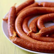 La Merguez Est Une Saucisse Fraiche Epicee Preparee Avec De L Agneau Du Bœuf Ou Un Melange Des Deux Viandes Crues Merguez Recettes De Cuisine Merguez Recette