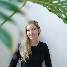 ˈkʁɪs.ti̯an ˈdʁɔs.tn̩ (listen), born 1972 in lingen/emsland) is a german virologist whose research focus is on novel viruses (emergent viruses). Sandra Ciesek Uber Corona Massnahmen Ein Gutes Beispiel Ist Danemark Der Spiegel