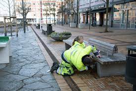 Snart börjar konstnären liva isakson lundins skulptur omväg monteras på stora torg i eslöv. Eslov Kopplas Upp Med Smarta Sensorer Eslovs Kommun