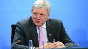 Ministerpräsident volker bouffier (cdu) und kultusminister alexander lorz (cdu) ministerpräsident volker bouffier (cdu) informierte am montag in einer pressekonferenz über das hilfsprogramm für. Volker Bouffier Cdu Grosse Koalition Hat Deutlich An Ansehen Verloren Archiv