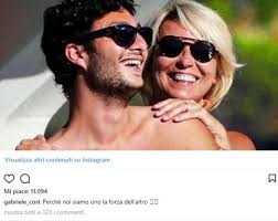 Il conduttore televisivo maurizio costanzo parla di sua moglie maria de filippi e del suo figlio gabriele che hanno adottato diversi anni fa. Gabriele Costanzo Il Figlio Di Maria De Filippi E Maurizio Costanzo Bigodino