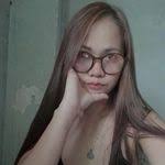 Joanna Batton's Instagram, Twitter & Facebook