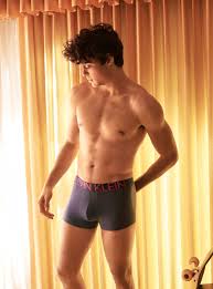 La gama de ropa interior para hombre calvin klein destaca por un estilo emblemático y moderno. Chicos En Boxer Calvin Klein Tienda Online De Zapatos Ropa Y Complementos De Marca