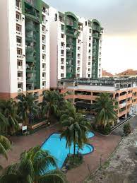 Villa has 5 bedrooms 250 sqm have living room with seperate kitchen, 3 bathrooms and a private garden with private swimming pool. Medium Room City Garden Palm Villa Condo Ampang Property Rentals On Carousell