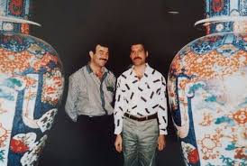 Freddie mercury was a famously private person, but his partner jim hutton revealed their heartwarming relationship with a collection of candid like mercury, hutton was also diagnosed with hiv. Photos Of Freddie Mercury With His Long Time Love Jim Hutton Released To The Public Artfido