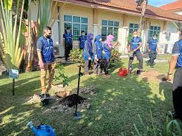 Outdoor untuk kepentingan bersama seperti penganjuran: Aktiviti Gotong Royong Rumah Awam Iii