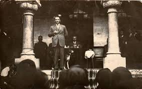 Nuray Bilgili On Twitter Halife Abdulmecid Efendinin Fotografi Ve Atamizin Halk Firkasi Konusmasi Cok Guzel Bir Fotograf Arkasinda Ataturk Un Alp Adini Verdigi Kopegi Bu Iki Fotograf Ata Mizin Bu Durusu Icin Asilsiz Ve