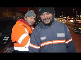 What is the average salary of a garbage man? These Trash Workers Make Six Figures Youtube