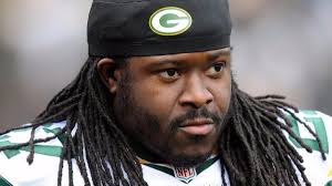 People wrap around the block for NFL player's garage sale