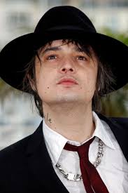 This is a site where you can find pictures, poetry, music, artworks, and news of the most popular bad boy. Pete Doherty Starportrat News Bilder Gala De