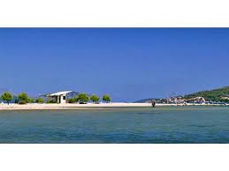 Okrug ist einer der beliebteste strände auf der trogir riviera. Strand Pantan Trogir Kroatische Strande