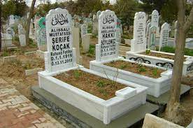 Bir mezarın yapım aşamasını başından sonuna bu videoda bulabilirsiniz. Kardesi Icin Akilli Mezar Tasi Yapti Yasin Fatiha Ihlas Sureleri Dinlenebiliyor