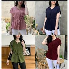 Sementara kiki tampil lebih seksi dalam balutan jumpsuit model halter neck, berpotongan belahan dada super rendah. Harga Atasan Pendek Terbaik Atasan Pakaian Wanita Agustus 2021 Shopee Indonesia