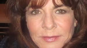 Hvězda z Pomády je k nepoznání: Stockard Channing oslavila 80. narozeniny a  rozhodně nestárne