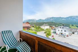 In haus im ennstal ist es am morgen überwiegend dicht bewölkt bei werten von 15°c. Landhotel Kolb