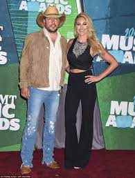 Carrie Underwood Jana Kramer And Kimberly Perry Dazzle At Cmt Awards Bride Clothes Mother Of The Bride Dresses Jana Kramer Wedding
