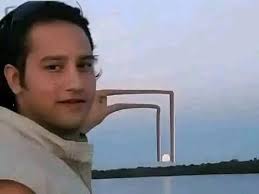 Editors can u help me photoshop and put the sun between my fingers 🥹🥹👊🏻  (Comment section 💀)