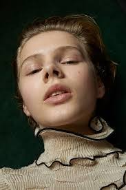 Sarah Blais's Instagram, Twitter & Facebook