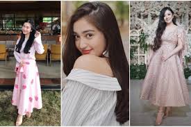 Karena dalam dunia artis penampilan menjadi sesuatu yang harus untuk menunjang karir. Ini Penampilan 10 Artis Identik Rambut Panjang Anggun Dan Menawan
