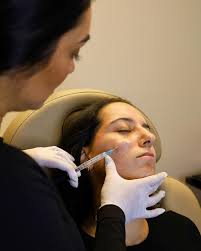 Refining your appearance by treating the whole face. (swipe to see!) 💉  Lifting the cheek 💉 Contouring the midface 💉 Brightening the undereye 💉  Defining the chin 💉 Hydrating the lip A