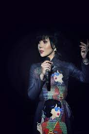 Lần đầu tiên chị trác thuý miêu và én nhỏ dustin nhận được thật nhiều tình cảm của khán giả qua những câu hỏi gửi về. Mc Trac Thuy Mieu La Ai 24htinnhanh