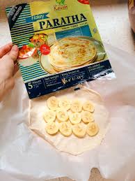 2 buah pisang 10 sdm tepung terigu 1 sdm gula 1/2 sdt baking powder double. How To Make Thai Street Style Banana Nutella Roti At Home With Just 6 Ingredients