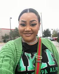 Amber Epps's Instagram, Twitter & Facebook